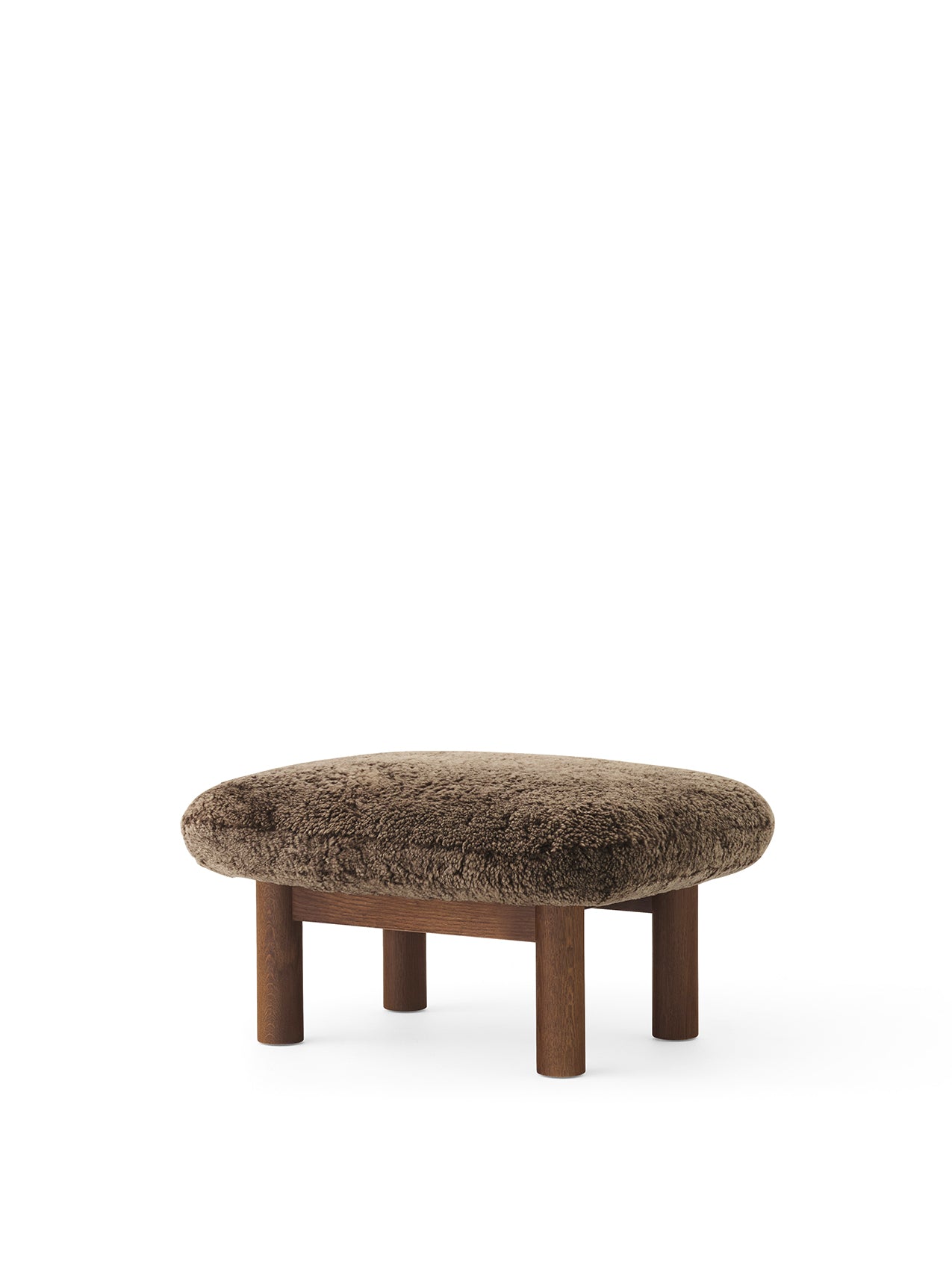 Menu - Brasilia pouf, massief walnoten frame, Sheepskin Curly (Root)