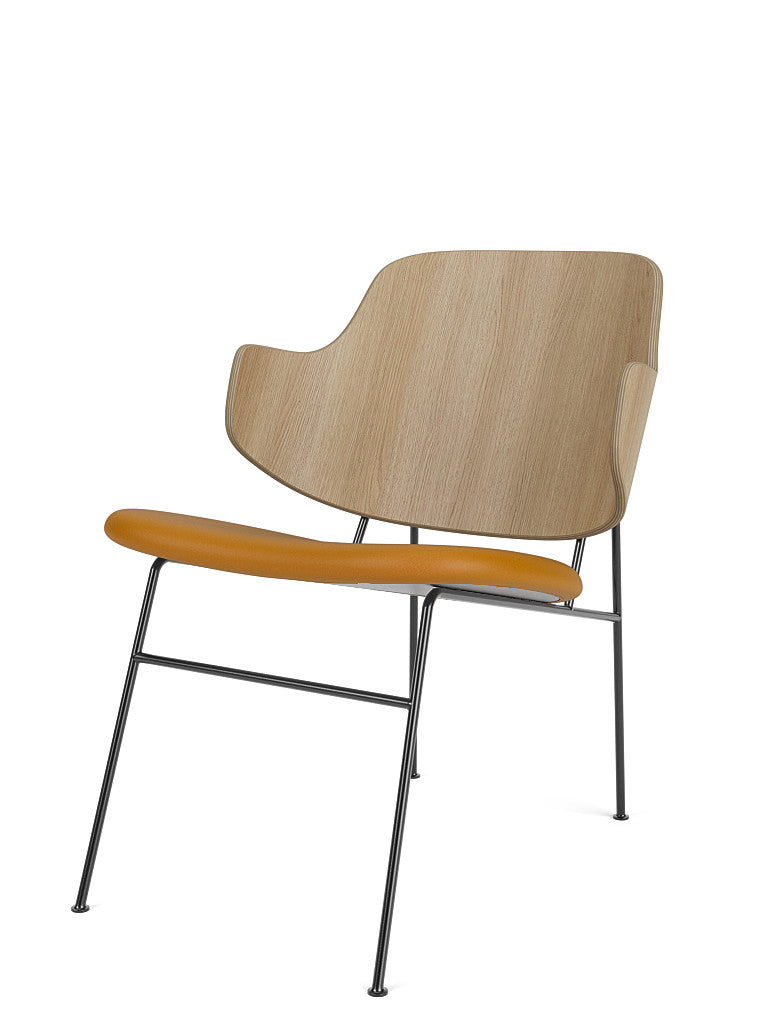 Menu - The Penguin fauteuil, zwart stalen frame, naturel eiken rugleuning, 0250 (Cognac)