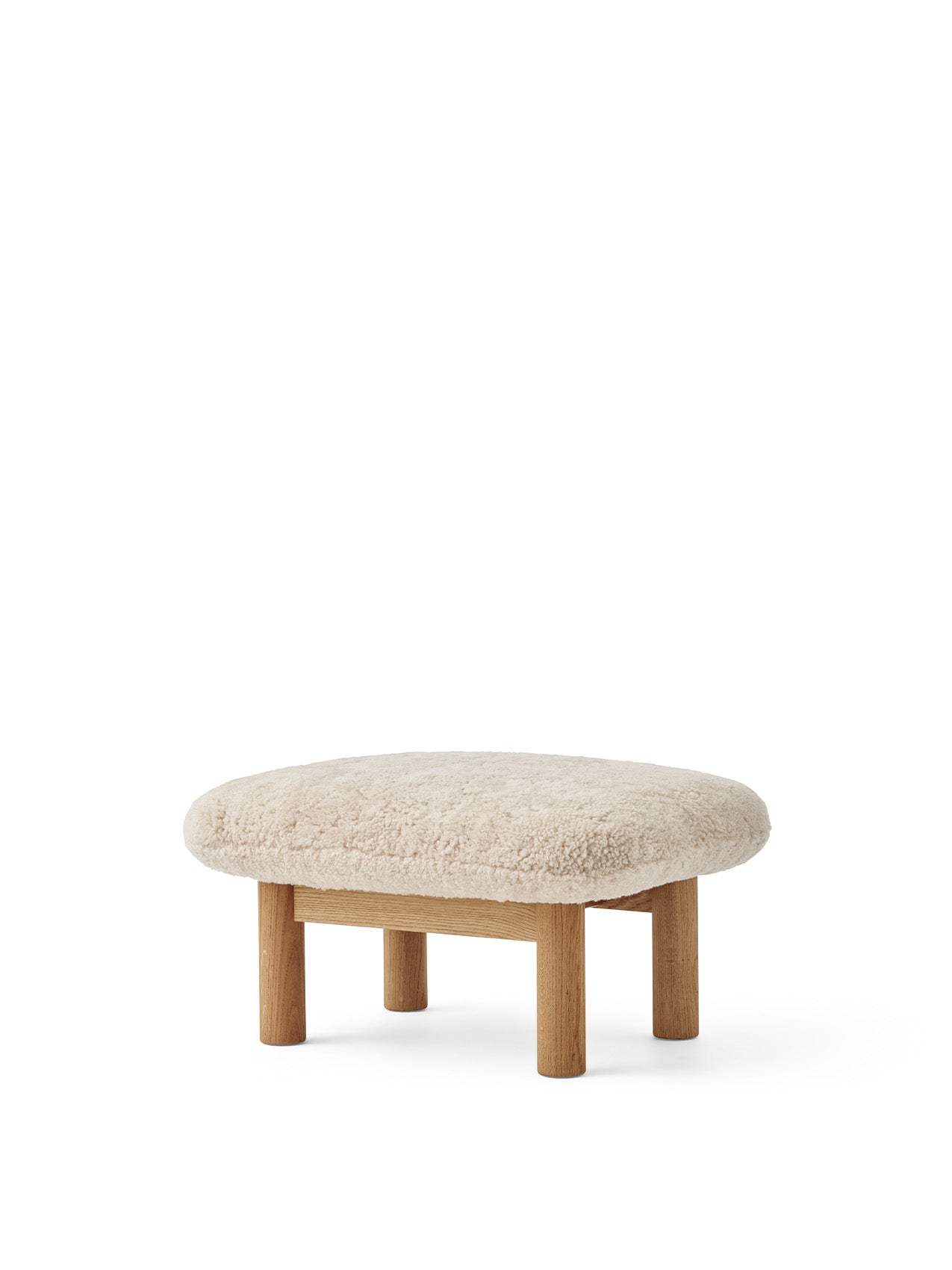 Menu - Brasilia pouf, massief naturel eiken frame, Sheepskin Curly (Nature)