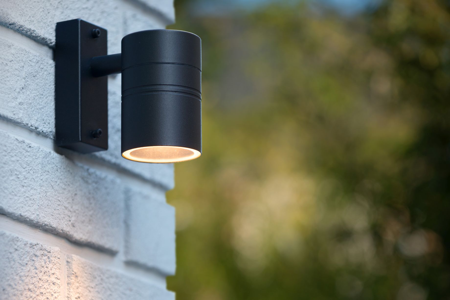 Lucide ARNE-LED - Wandspot Buiten - Ø 6,3 cm - LED - GU10 - 1x5W 2700K - IP44 - Zwart